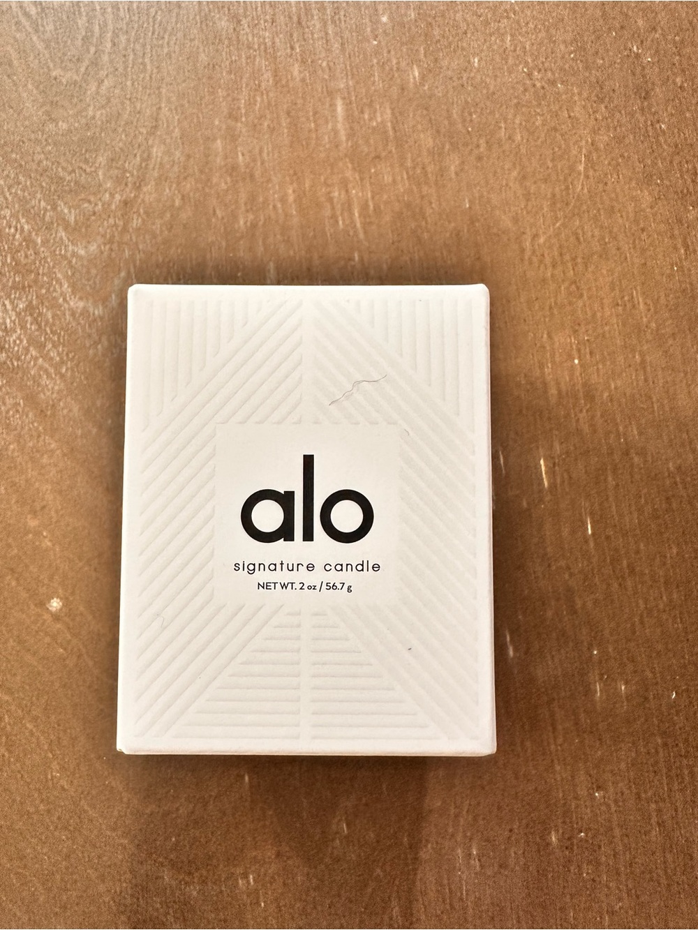 Alo 2oz signature scent Candel new in box